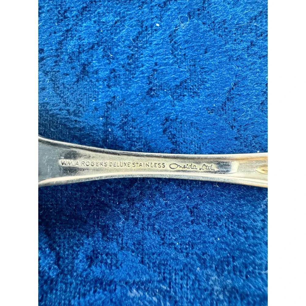 Wm A Rogers Deluxe HUNTINGTON Salad Fork Stainless 6 1/4